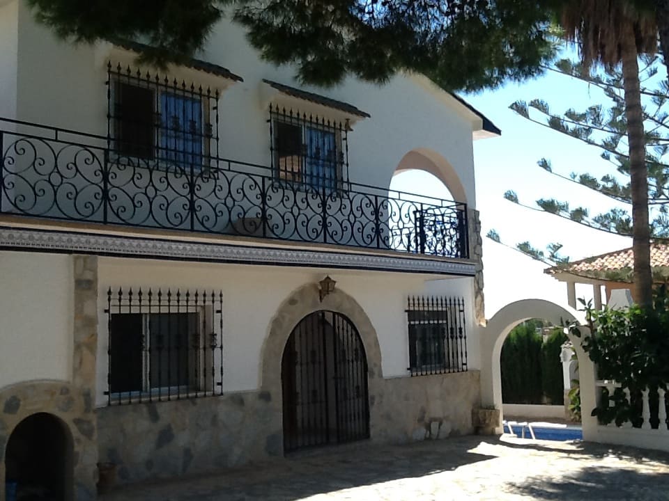5 bedroom Villa for sale in Isla Plana with pool - € 553,000 (Ref: 9479544)