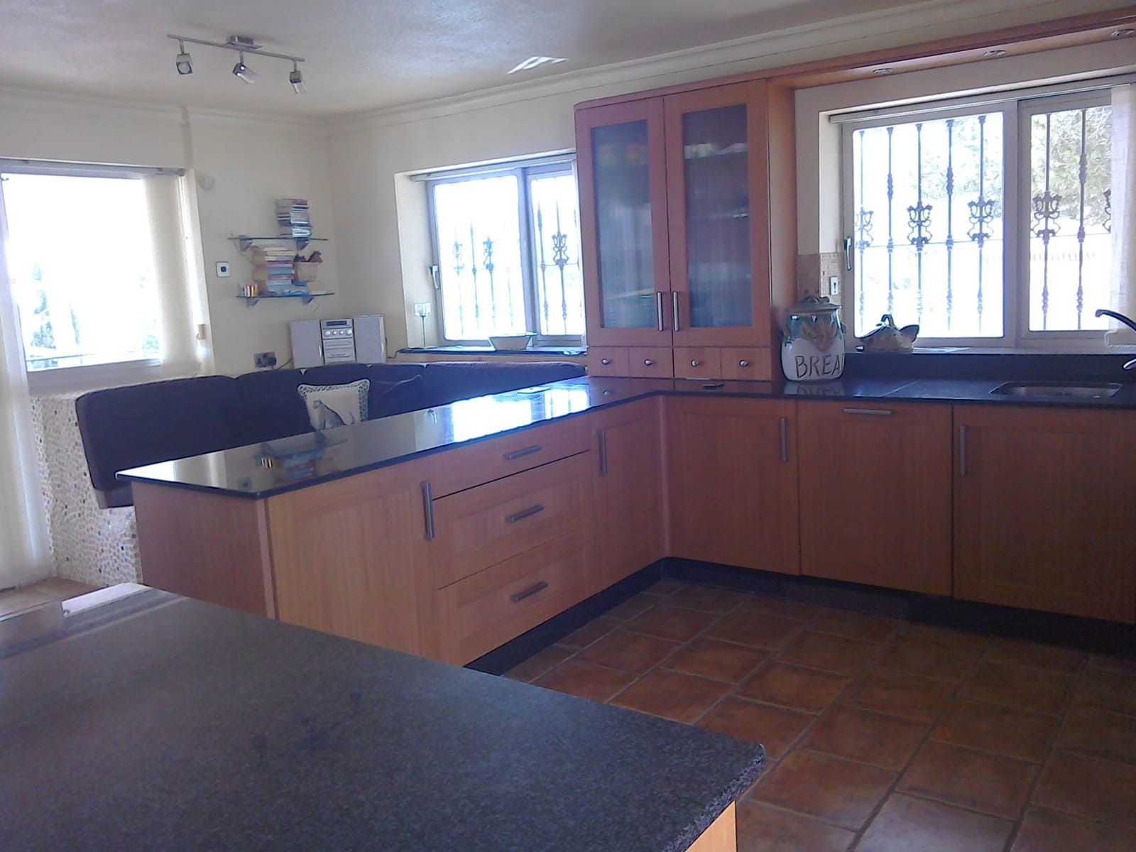 5 bedroom Villa for sale in Isla Plana with pool - € 553,000 (Ref: 9479544)