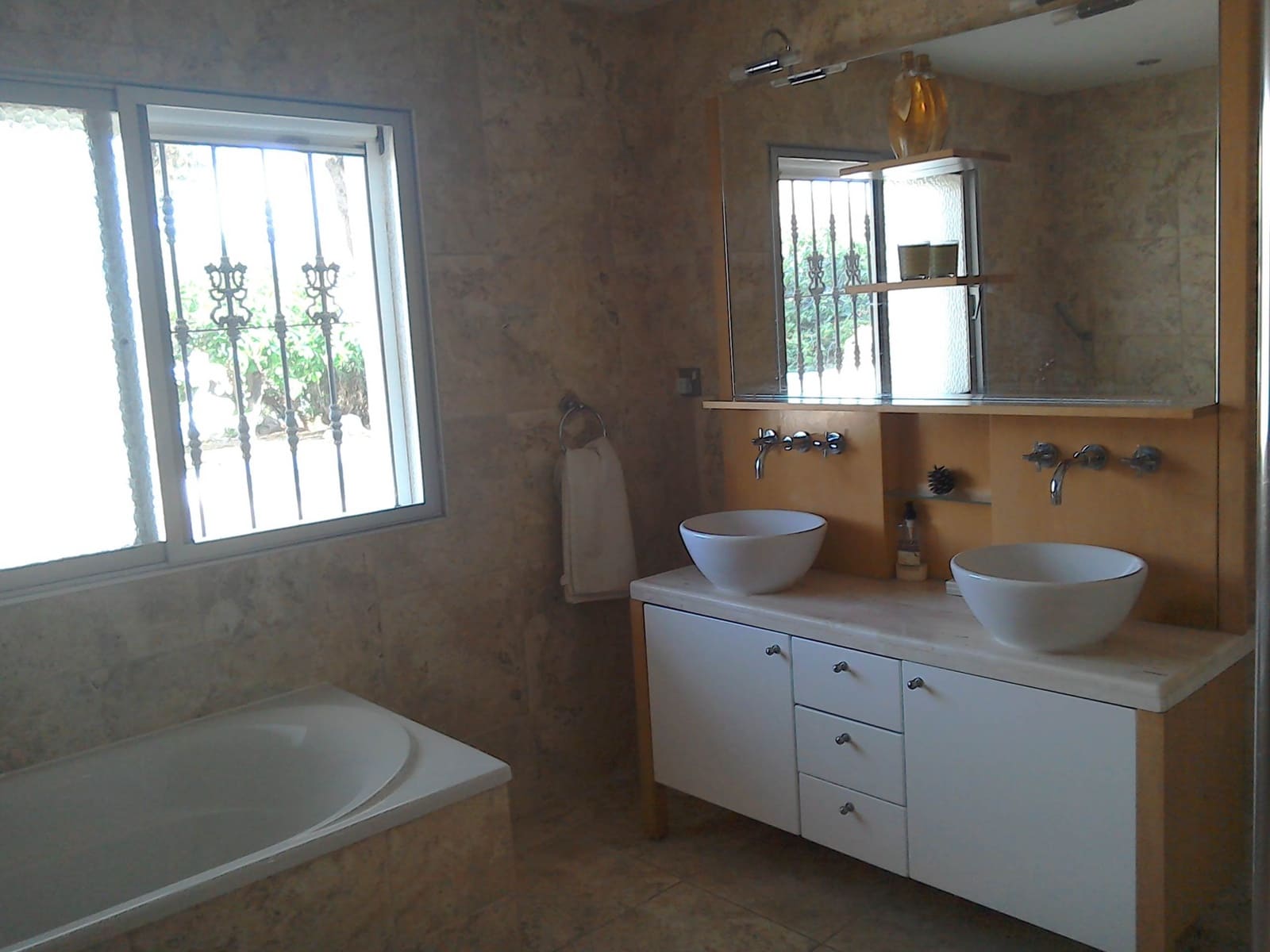 5 bedroom Villa for sale in Isla Plana with pool - € 553,000 (Ref: 9479544)