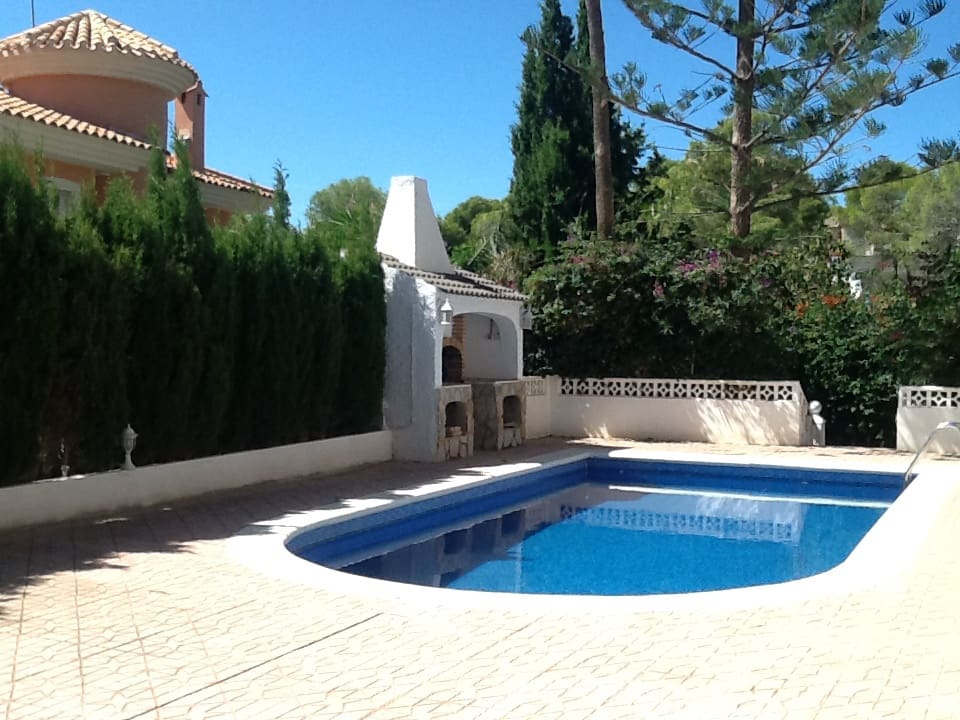 5 bedroom Villa for sale in Isla Plana with pool - € 553,000 (Ref: 9479544)