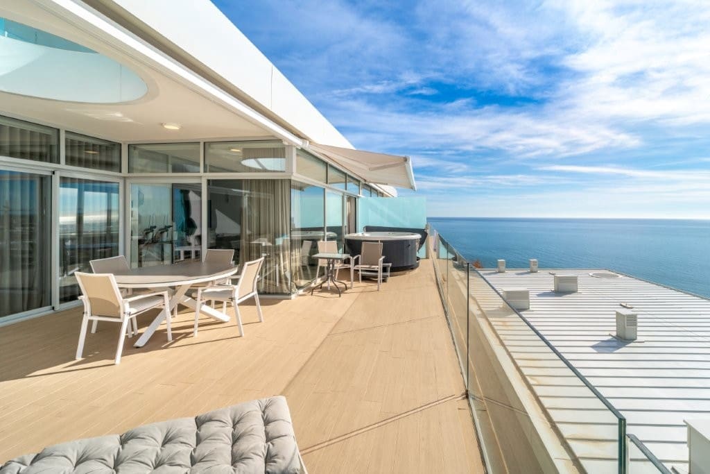 3 sovrum Takvåning till salu i Fuengirola med pool - 985 000 € (Ref: 9479548)