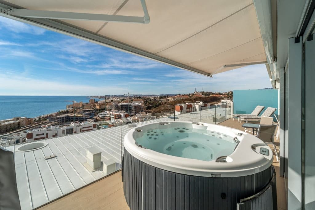 3 sovrum Takvåning till salu i Fuengirola med pool - 985 000 € (Ref: 9479548)