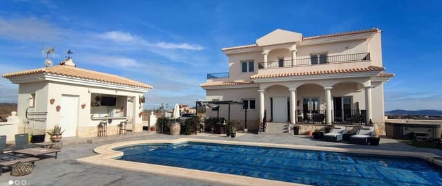 4 bedroom Villa for sale in Pinoso with pool - € 525,000 (Ref: 9479549)