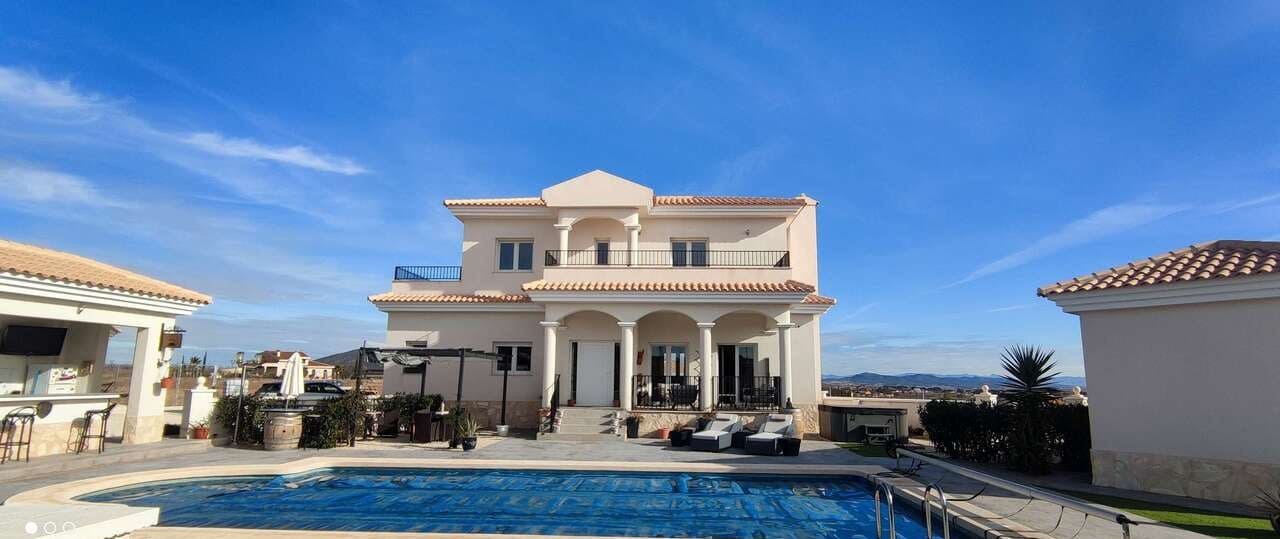4 bedroom Villa for sale in Pinoso with pool - € 475,000 (Ref: 9479549)