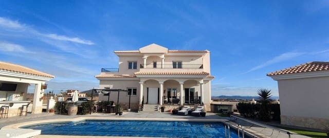 4 bedroom Villa for sale in Pinoso with pool - € 525,000 (Ref: 9479549)