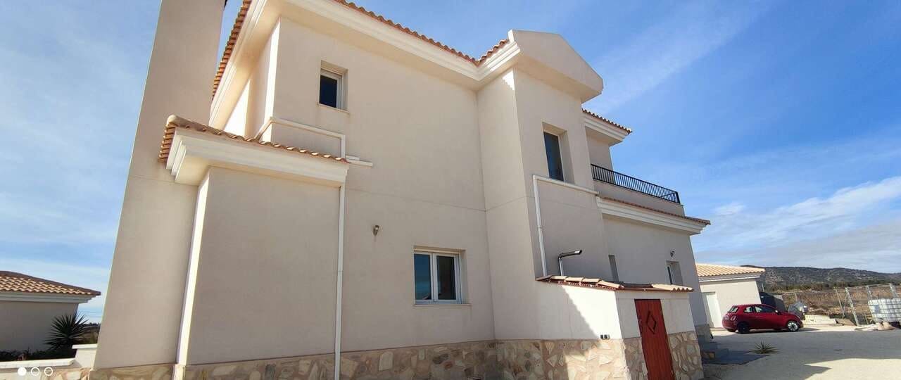 4 bedroom Villa for sale in Pinoso with pool - € 475,000 (Ref: 9479549)