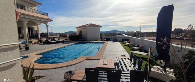 4 bedroom Villa for sale in Pinoso with pool - € 525,000 (Ref: 9479549)