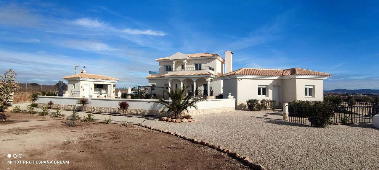 4 bedroom Villa for sale in Pinoso with pool - € 475,000 (Ref: 9479549)