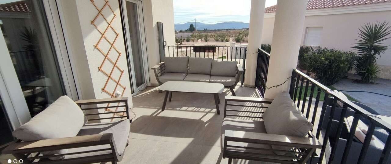 4 bedroom Villa for sale in Pinoso with pool - € 475,000 (Ref: 9479549)