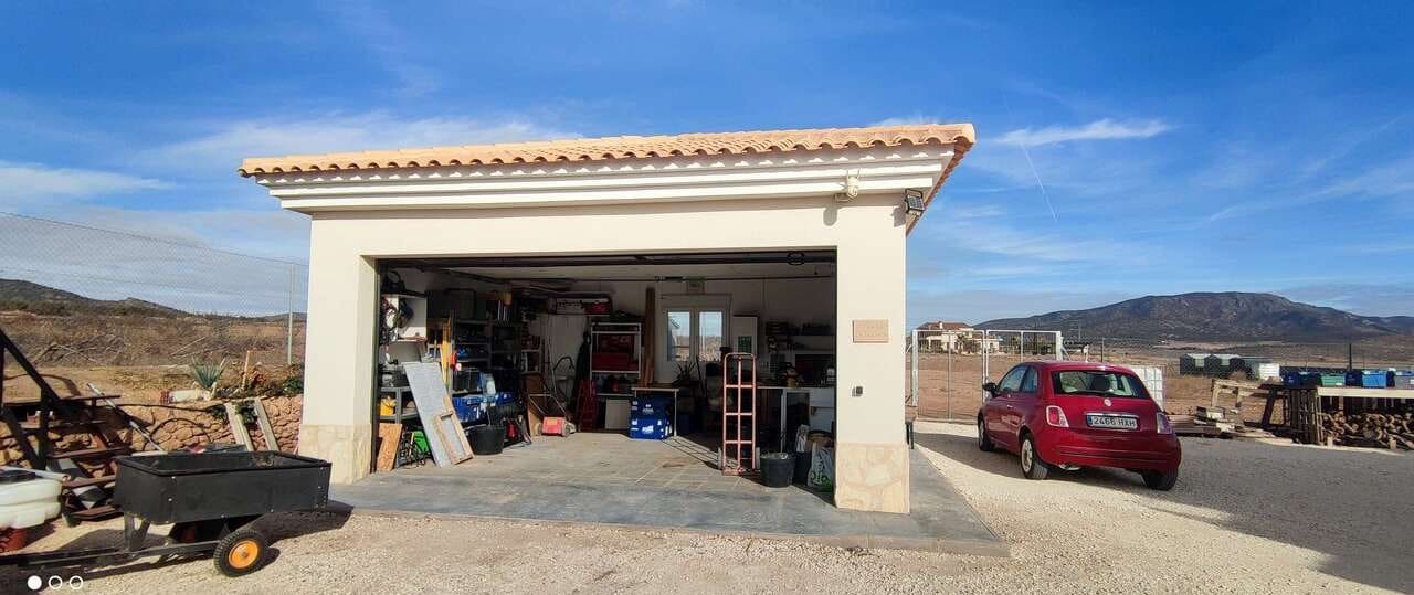 4 bedroom Villa for sale in Pinoso with pool - € 475,000 (Ref: 9479549)