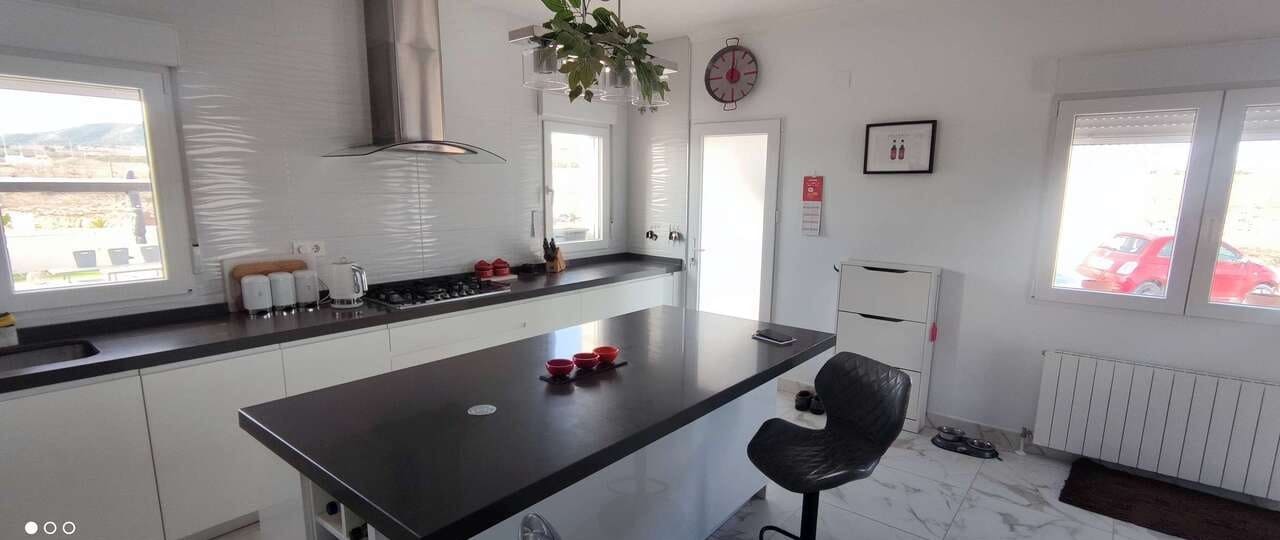 4 bedroom Villa for sale in Pinoso with pool - € 475,000 (Ref: 9479549)