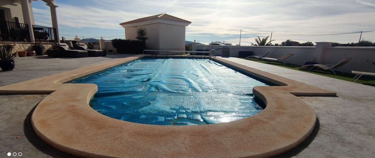 4 bedroom Villa for sale in Pinoso with pool - € 475,000 (Ref: 9479549)