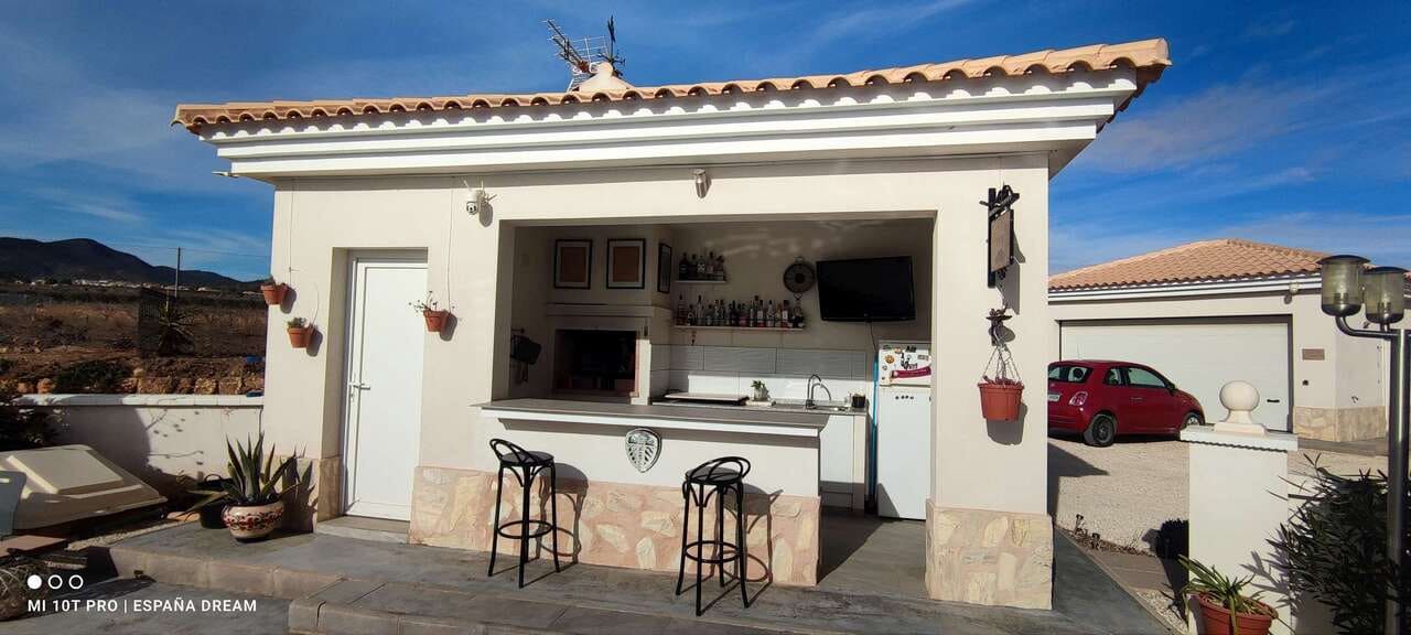4 bedroom Villa for sale in Pinoso with pool - € 475,000 (Ref: 9479549)