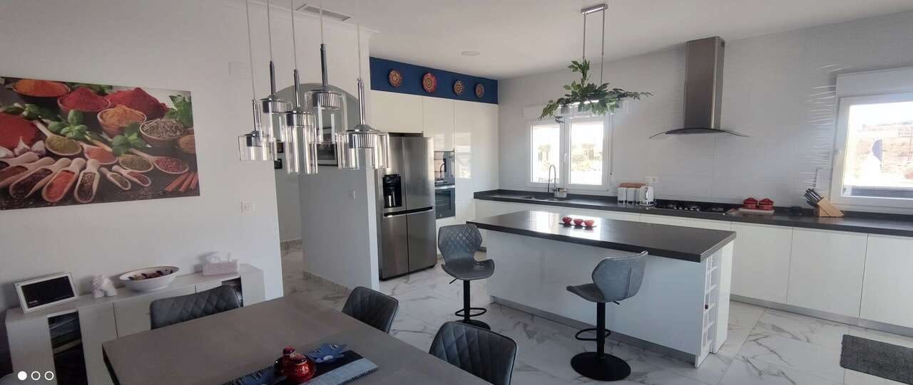 4 bedroom Villa for sale in Pinoso with pool - € 475,000 (Ref: 9479549)