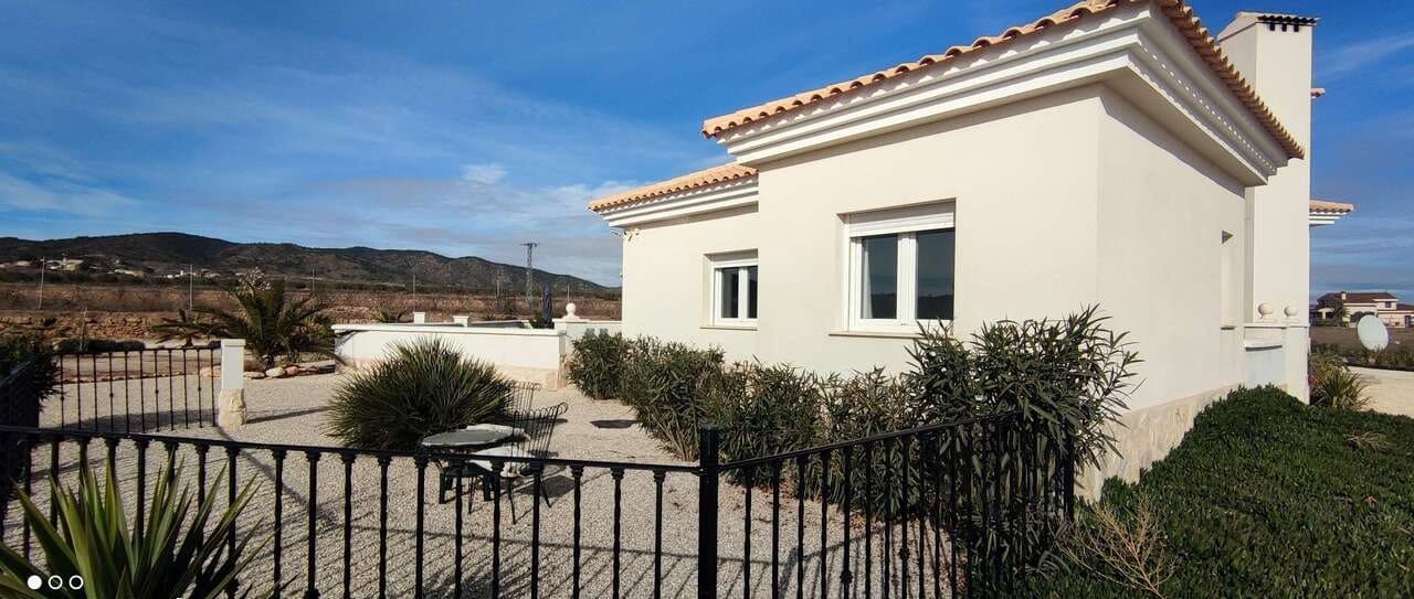 4 bedroom Villa for sale in Pinoso with pool - € 475,000 (Ref: 9479549)