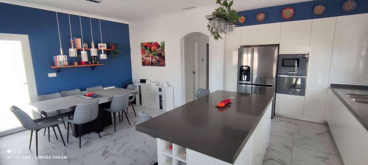 4 bedroom Villa for sale in Pinoso with pool - € 475,000 (Ref: 9479549)