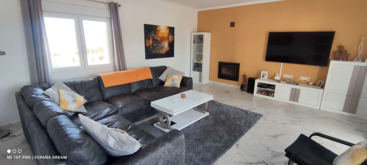 4 bedroom Villa for sale in Pinoso with pool - € 475,000 (Ref: 9479549)