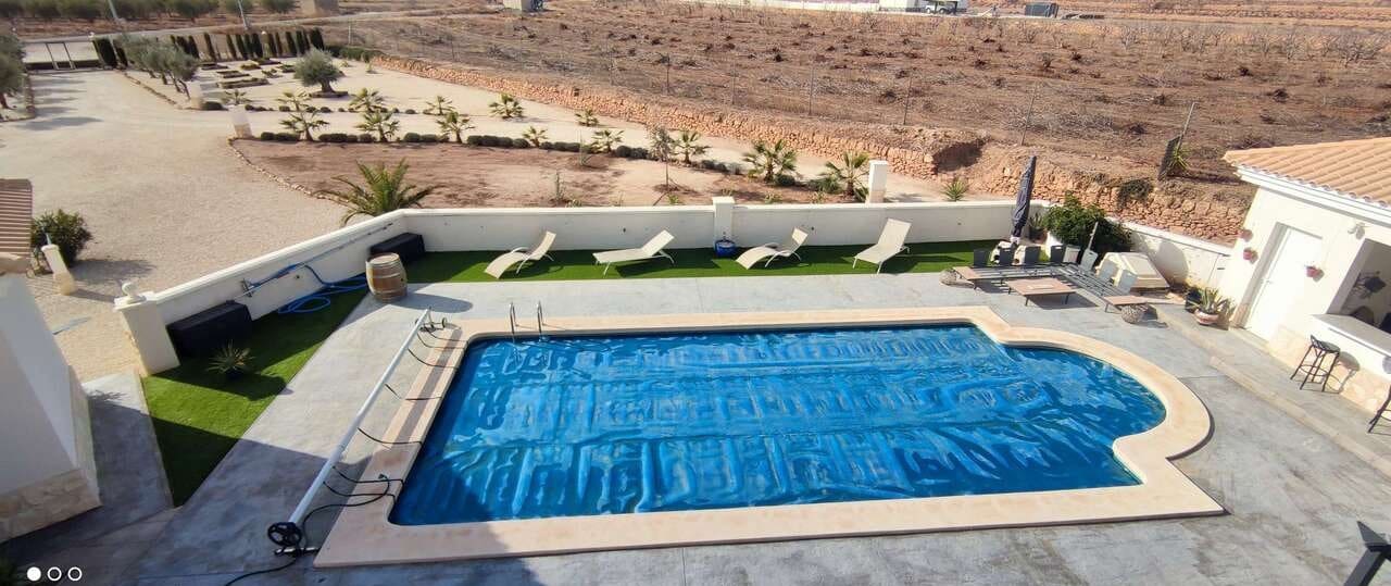 4 bedroom Villa for sale in Pinoso with pool - € 475,000 (Ref: 9479549)