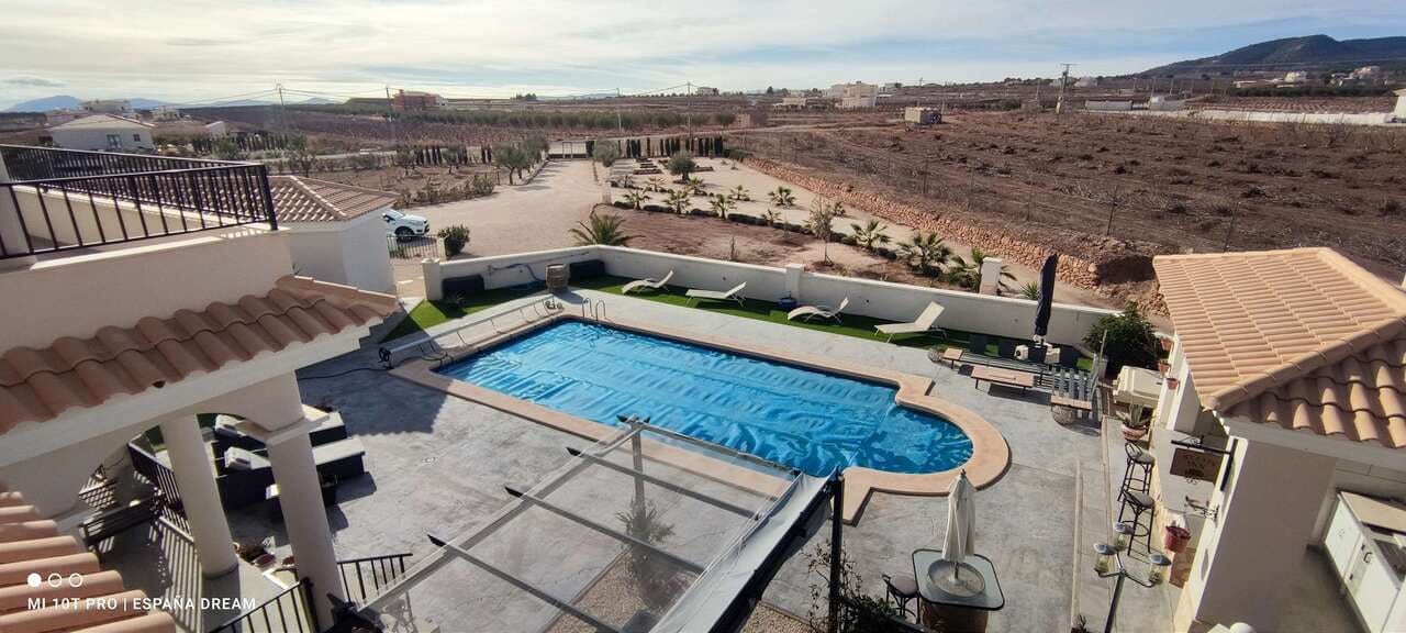 4 bedroom Villa for sale in Pinoso with pool - € 475,000 (Ref: 9479549)