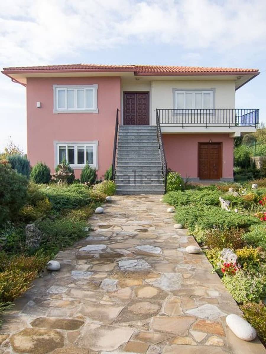 Chalet de 6 habitaciones en Boiro en venta con piscina - 430.000 € (Ref: 9479553)