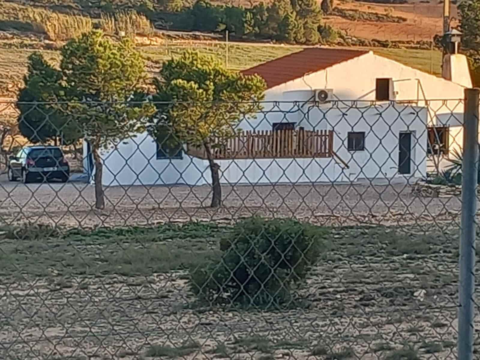 2 bedroom Villa for sale in Yecla - € 295,000 (Ref: 9479554)