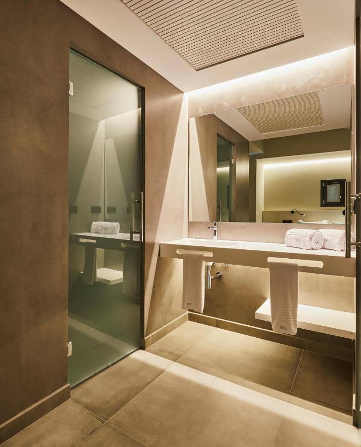 Hotel de 15 habitaciones en Huéneja en venta con piscina - 2.600.000 € (Ref: 9479558)