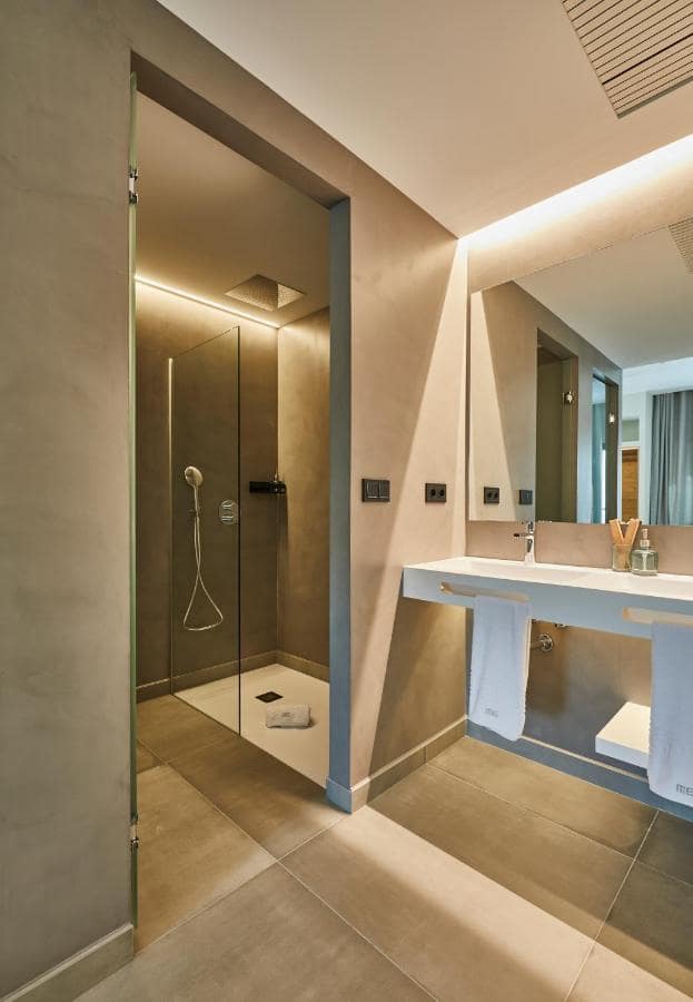 Hotel de 15 habitaciones en Huéneja en venta con piscina - 2.600.000 € (Ref: 9479558)