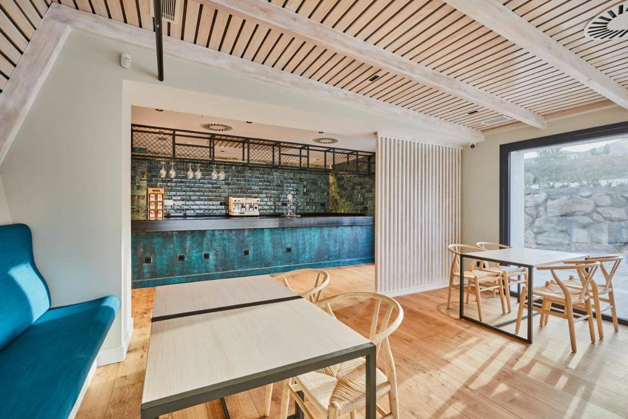 Hotel de 15 habitaciones en Huéneja en venta con piscina - 2.600.000 € (Ref: 9479558)