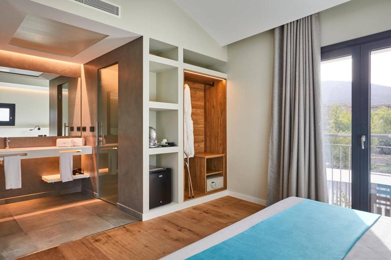 Hotel de 15 habitaciones en Huéneja en venta con piscina - 2.600.000 € (Ref: 9479558)