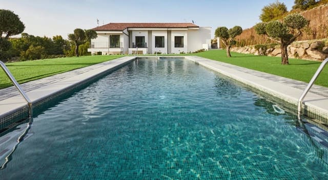 Hotel de 15 habitaciones en Huéneja en venta con piscina - 2.600.000 € (Ref: 9479558)