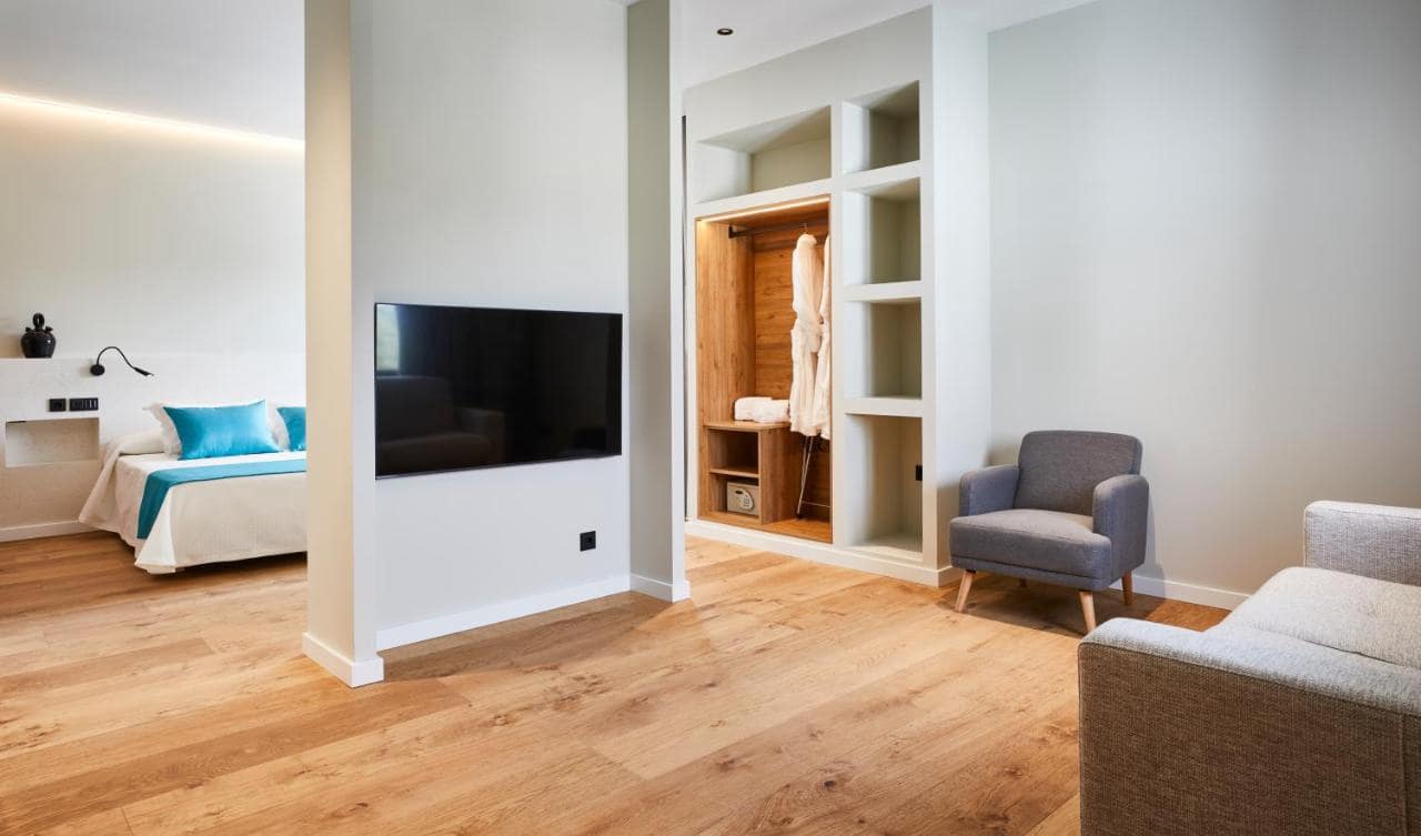 Hotel de 15 habitaciones en Huéneja en venta con piscina - 2.600.000 € (Ref: 9479558)