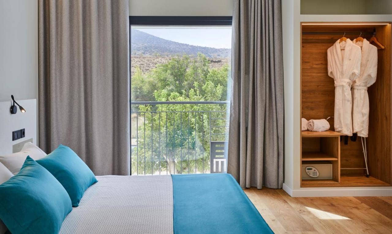 Hotel de 15 habitaciones en Huéneja en venta con piscina - 2.600.000 € (Ref: 9479558)