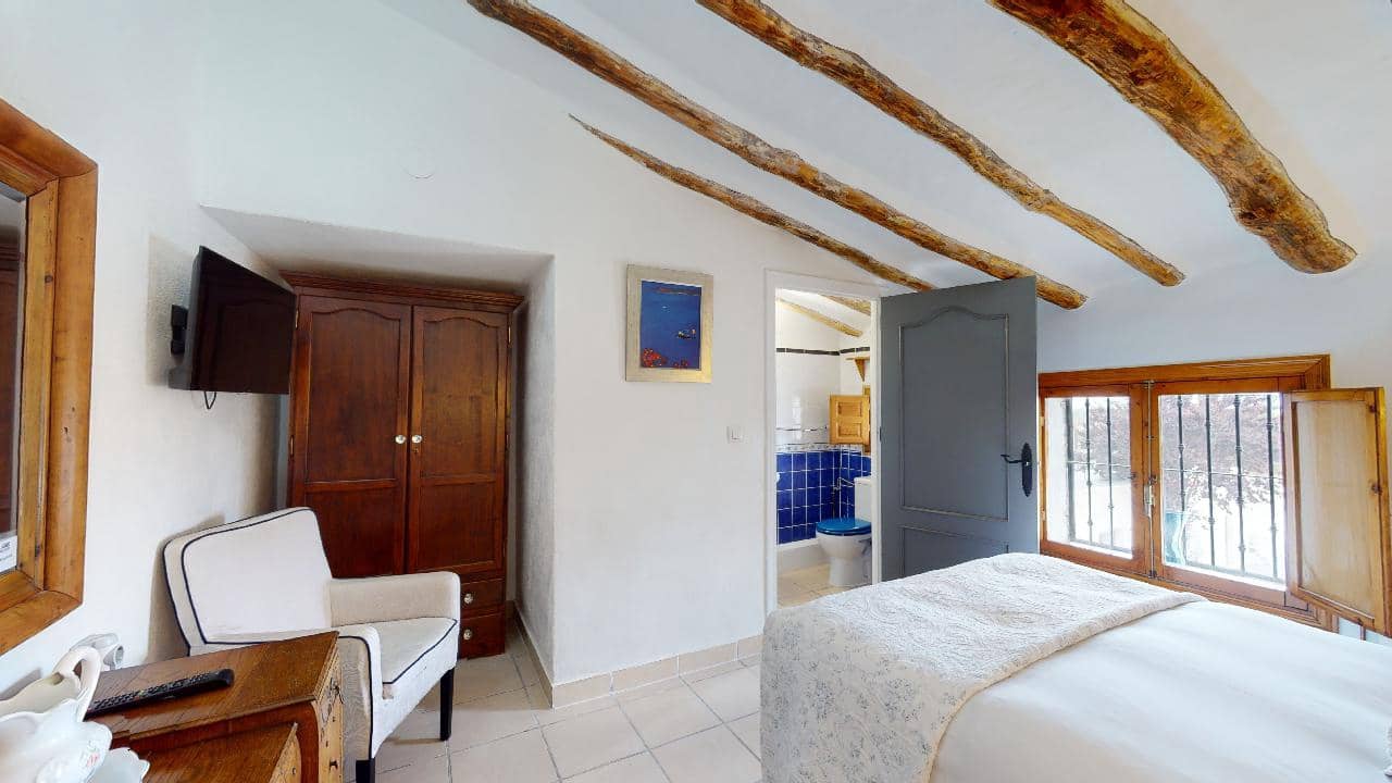 Hotel de 12 habitaciones en Caniles en venta - 1.250.000 € (Ref: 9479559)