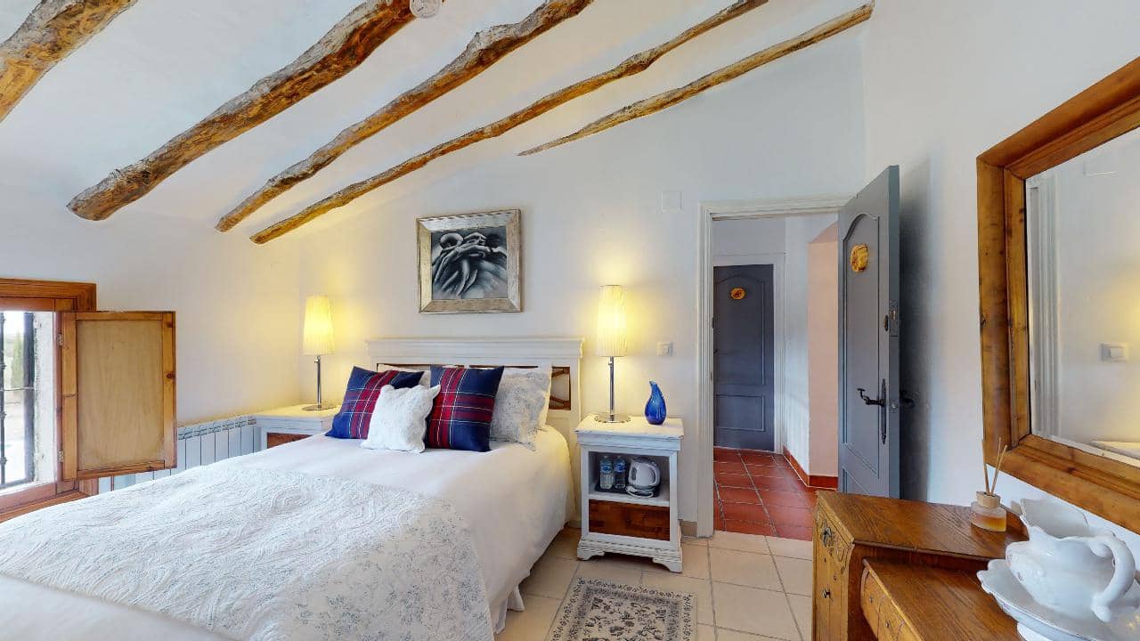 Hotel de 12 habitaciones en Caniles en venta - 1.250.000 € (Ref: 9479559)