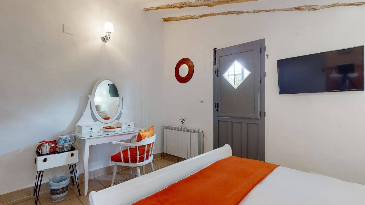 Hotel de 12 habitaciones en Caniles en venta - 1.250.000 € (Ref: 9479559)