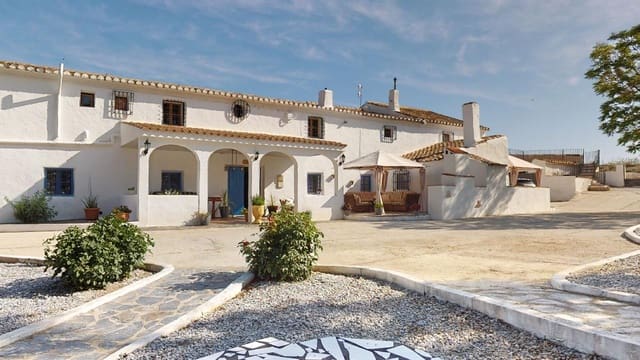 Hotel de 12 habitaciones en Caniles en venta - 1.250.000 € (Ref: 9479559)