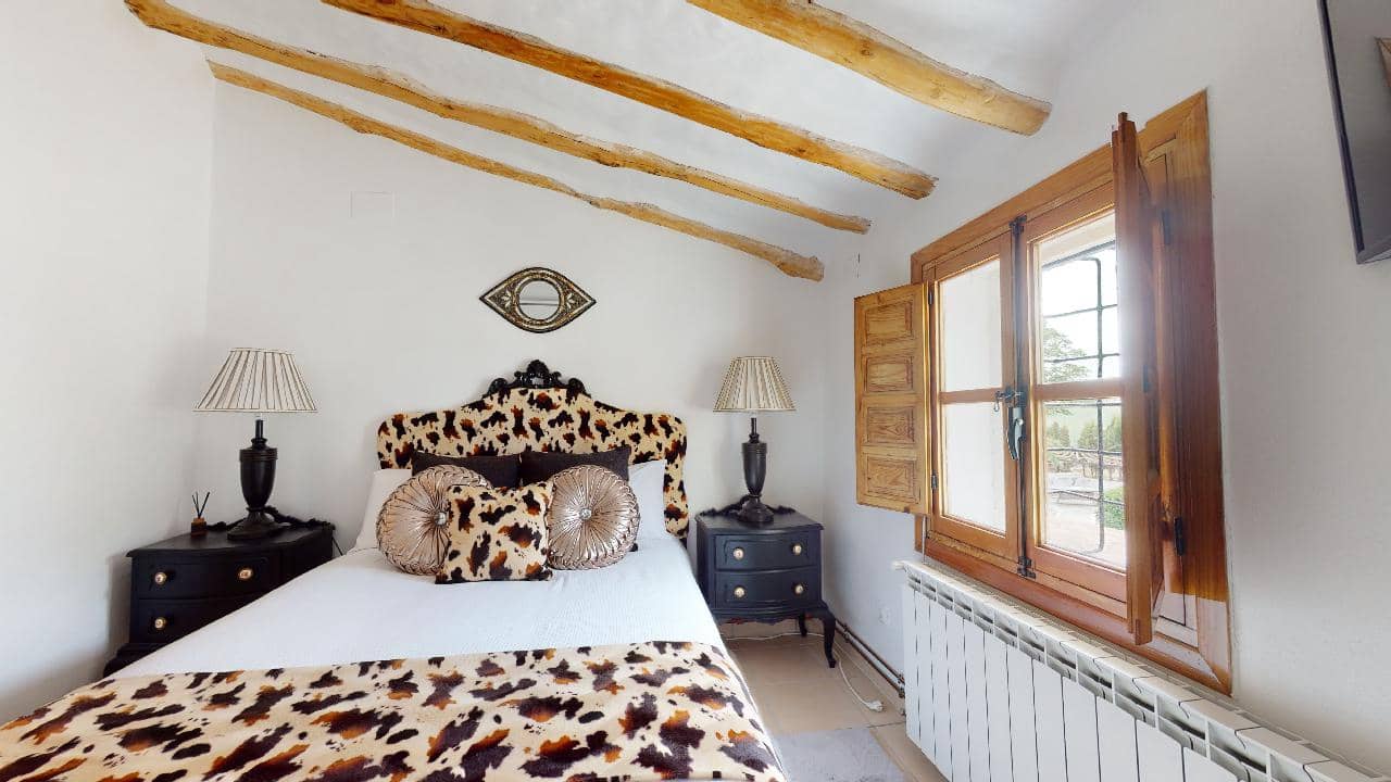 Hotel de 12 habitaciones en Caniles en venta - 1.250.000 € (Ref: 9479559)