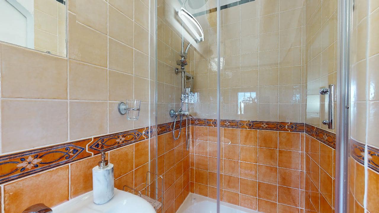 Hotel de 12 habitaciones en Caniles en venta - 1.250.000 € (Ref: 9479559)