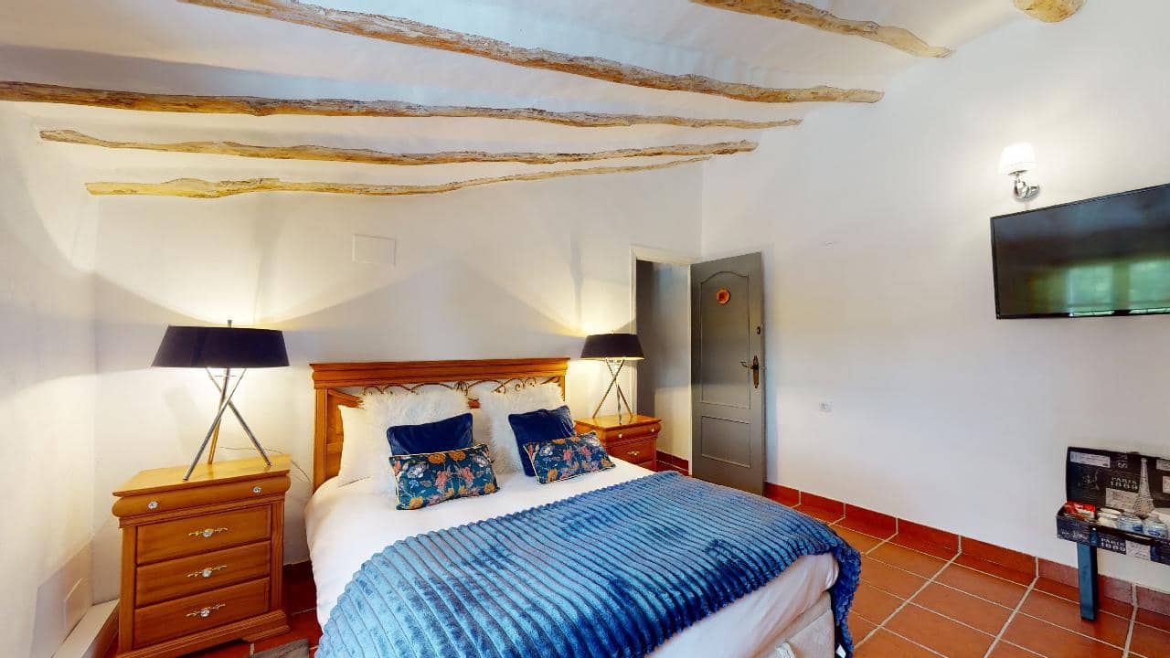 Hotel de 12 habitaciones en Caniles en venta - 1.250.000 € (Ref: 9479559)