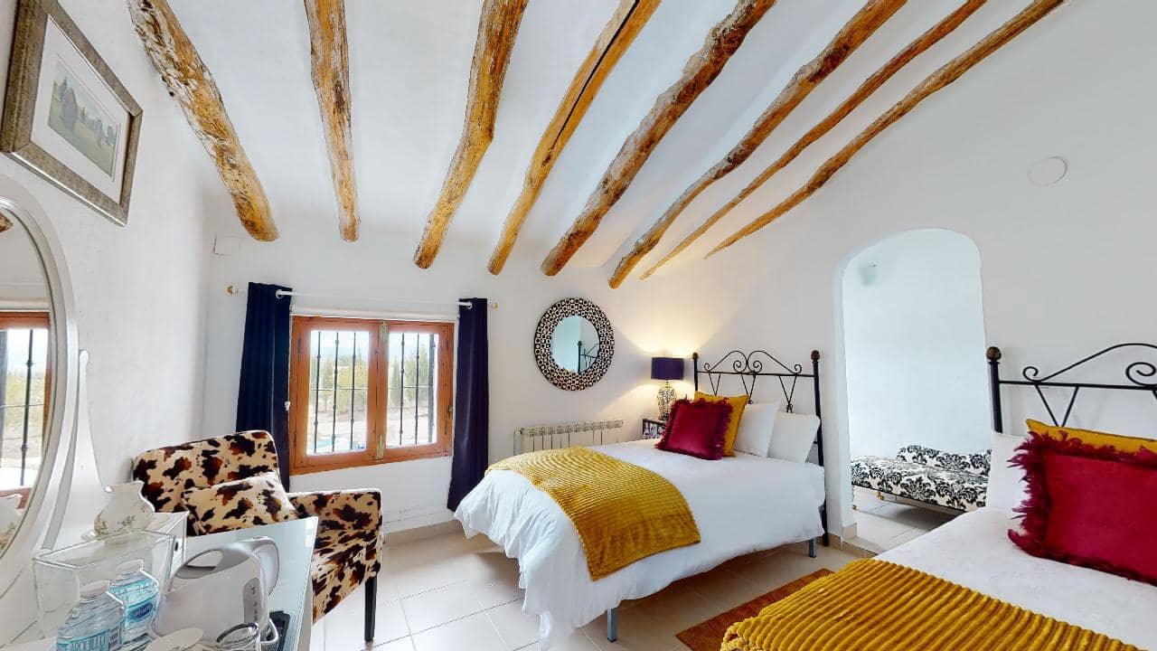 Hotel de 12 habitaciones en Caniles en venta - 1.250.000 € (Ref: 9479559)