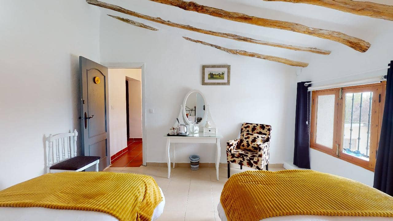 Hotel de 12 habitaciones en Caniles en venta - 1.250.000 € (Ref: 9479559)