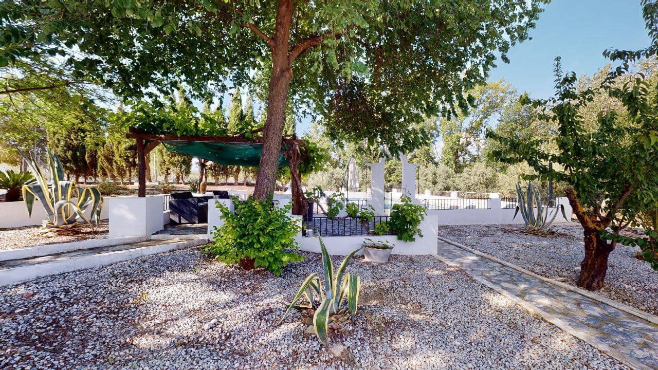 Hotel de 12 habitaciones en Caniles en venta - 1.250.000 € (Ref: 9479559)