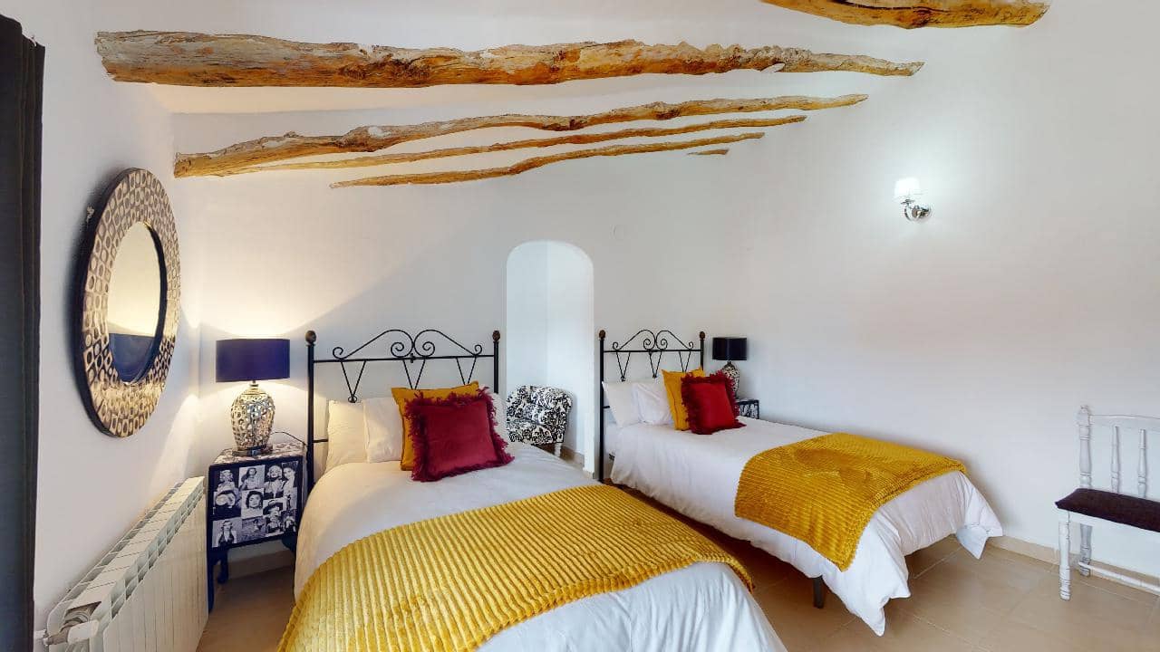 Hotel de 12 habitaciones en Caniles en venta - 1.250.000 € (Ref: 9479559)