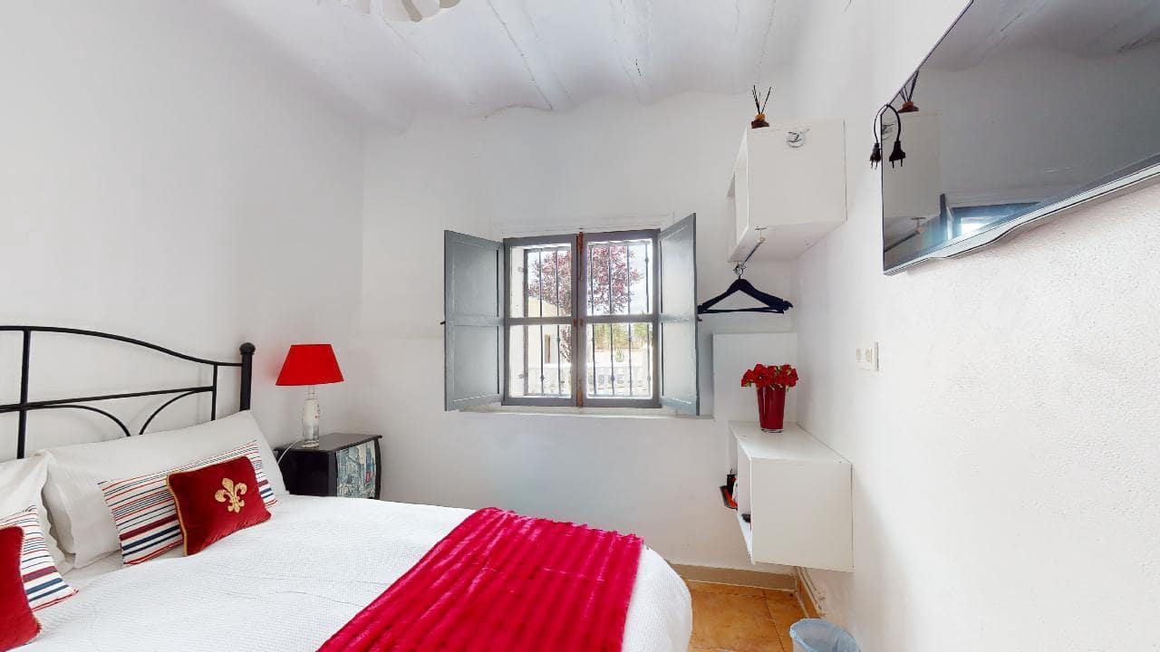 Hotel de 12 habitaciones en Caniles en venta - 1.250.000 € (Ref: 9479559)