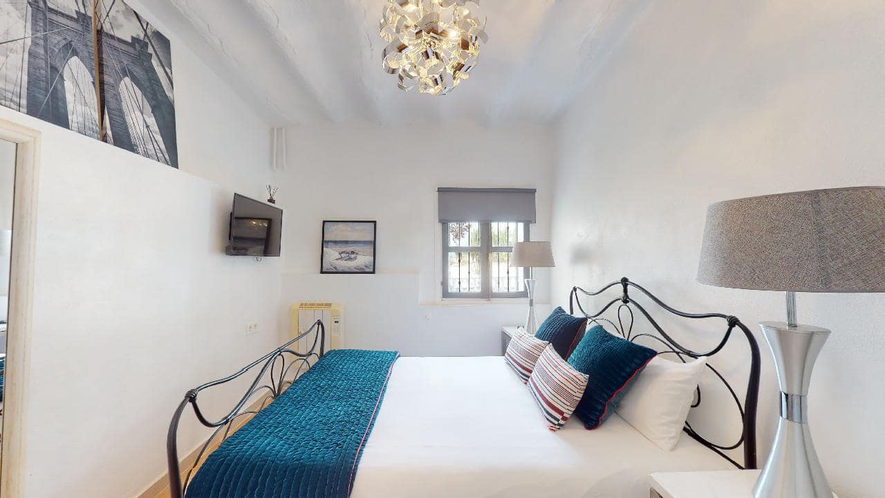 Hotel de 12 habitaciones en Caniles en venta - 1.250.000 € (Ref: 9479559)