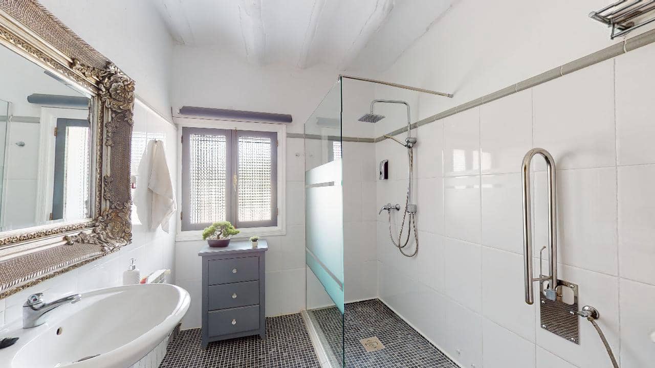 Hotel de 12 habitaciones en Caniles en venta - 1.250.000 € (Ref: 9479559)