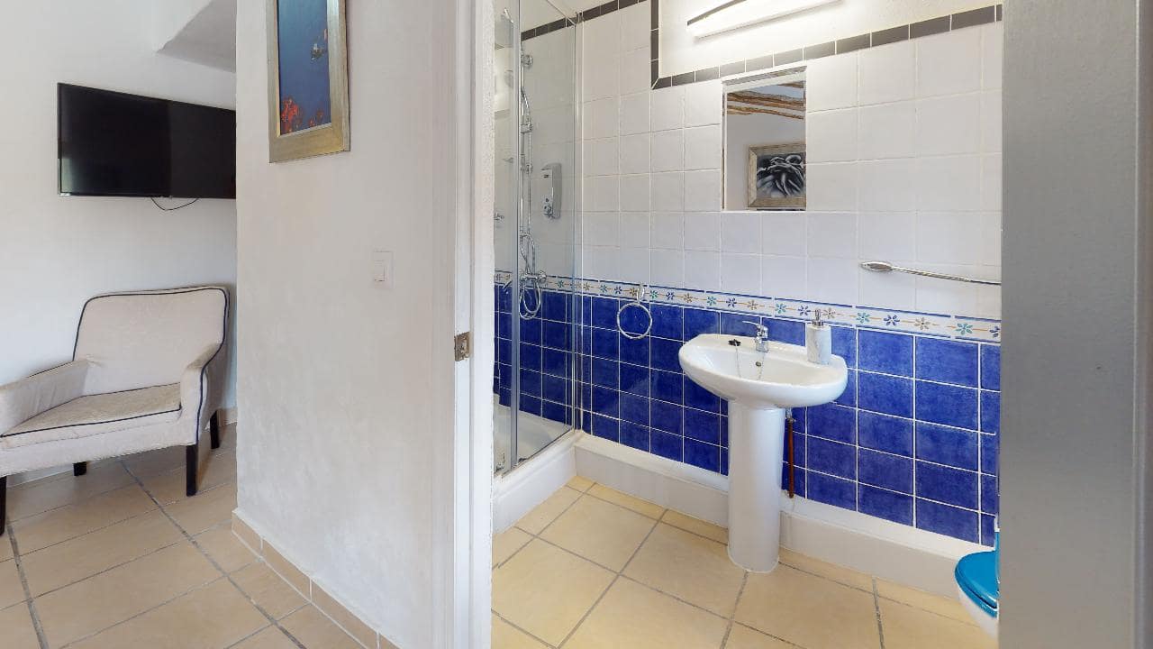 Hotel de 12 habitaciones en Caniles en venta - 1.250.000 € (Ref: 9479559)