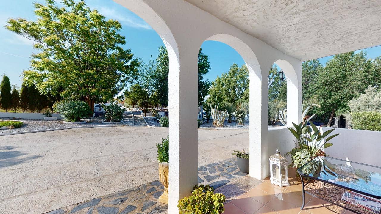 Hotel de 12 habitaciones en Caniles en venta - 1.250.000 € (Ref: 9479559)