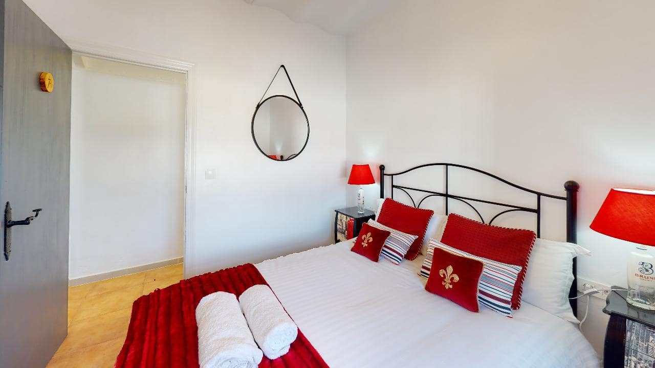 Hotel de 12 habitaciones en Caniles en venta - 1.250.000 € (Ref: 9479559)