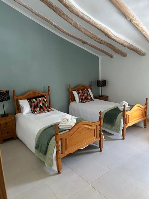 Hotel de 12 habitaciones en Caniles en venta - 1.250.000 € (Ref: 9479559)